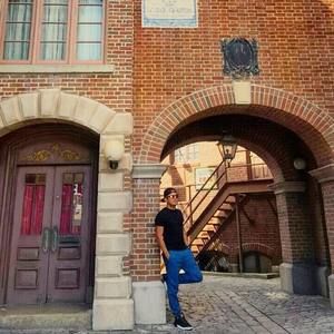 Meet your Posher, Adrian